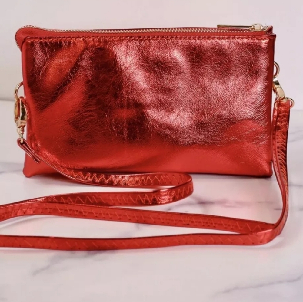 NEW WITH TAGS Caroline Hill Liz 3 Compartment Crossbody Wristlet Metallic Red